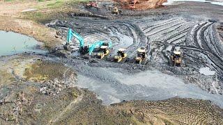 Strong Power Bulldozer Working In Mud Bulldozer Pushing Moving In Deep Mud For Clearing Bottom Lake