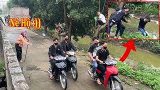 Chanh Chanh Troll Giả Bà Cụ Đả Bóng Nước Người Đi Đường Gặp Ngay Gái Xinh