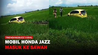 Mobil Masuk ke Tengah Sawah, Pengemudi Diduga Ngantuk