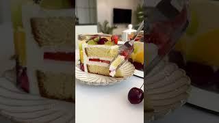 Лето как раз время для зеркального торта с ягодами и фруктами! Получается очень сочно нежно и вкусно