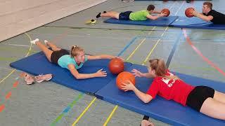 Kraft-  und Koordinationstraining mit Ball und Matte