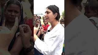 Delhi के Slums में बताया झाइयों को कैसे ठीक करें  #ytshorts #pigmentation  #upasana  Ki Duniya