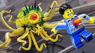 Riesiges Monster mit vielen Tentakeln greift Lego City an - Rettung durch Lego Polizei