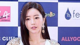 Hong Soo Ah(洪秀儿/홍수아) in the 2019 Korea Best Star Award Red Carpet.