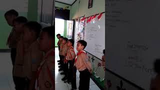 SDN Pejuang 7 singing for teachers