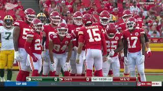 Patrick Mahomes & the Chiefs honor Len Dawson with his famous "choir huddle"