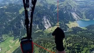 During the paragliding flight to the Rossalpe (Neunerköpfle) the high-altitude wind breaks through