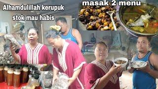 walaupun suka kesiangan masak nya tetep konsisten selalu ada makanan untuk keluarga