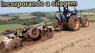 Dia de mexer a terra pra plantar grama # globiando pro Paulo #fazendo piquete no capiaçu.