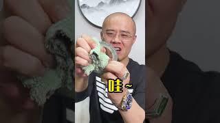 98萬的種水天花闆的飄花翡翠手鐲蛋總竟然七顧茅廬？（下）