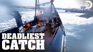 HUGE Swells at St. Paul Harbor | Deadliest Catch