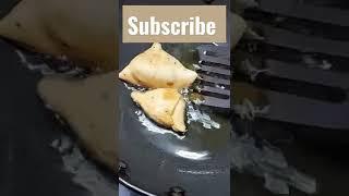 Baarish Aur Samosa #ashortaday #shorts #foodshorts #foodvideo #trending #samosa samo