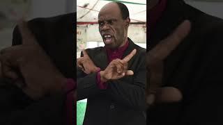 Taribo West : du terrain de foot à la chaire de pasteur.