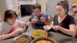 香港普通家庭晚餐，青椒鸡丁，一家三口却最爱不起眼的麻婆豆腐