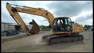 LOT # : 2923 - 2005 NEW HOLLAND EH215 EXCAVATOR