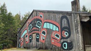 Pasyalan ang Saxman Native Village Manood ng Palabas sa loob ng Beaver Clan House Ketchikan Alaska