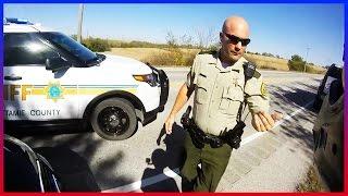 COPS VS DIRT BIKE - BUSTED BY POLICE DOING HIGHWAY WHEELIES!!