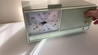 Avocado Green Mid Century Vintage 1962 Zenith H519F AM Tube Clock Radio Works Great