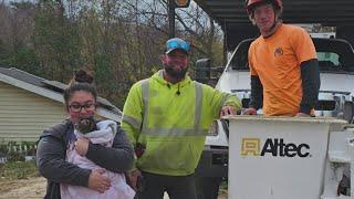 Tree service employee rescues cat stuck in Muscatine tree