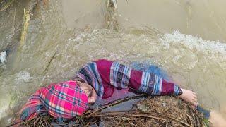 After days of searching, the children saved a poor mother and child from drowning.