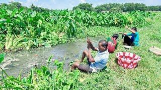 Best Fishing Videos| Two Lady & aboy hook fishing in village canal #hook_fishing #hook_fishing