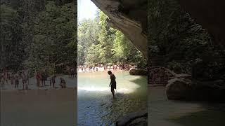 Водопад в горах