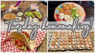 EASY DAY OF MEALS & DECLUTTERING & ORGANIZING || HOMEMAKING ON A TUESDAY