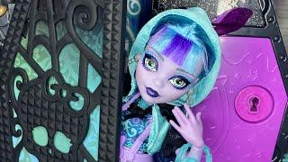 2nd g3 twyla!! monster high skulltimate secrets neon frights twyla doll review and unboxing