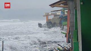 Ombak Besar, Pantai Wisata Pelabuhan Rusak Porak Poranda