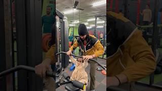 Tiyu ko gym me preshan krdiya #shorts #comedy #shadab707 #funny #ytshorts #gym #trending #twist