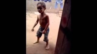 video engraçado  menino dança forro muito engraçado