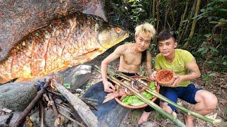 Survival Skills - Catch big fish  3Kg by hand in waterfall - Cooking big fish and eating delicious