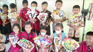 MEMBUAT BUCKET DI KELAS BERSAMA SISWA UNTUK HARI IBU II DIAHS