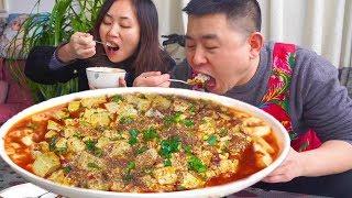 【超小厨】史上最下饭“麻婆豆腐”来一波，红油拌饭配香肠，简直不要太好吃！