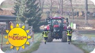 Feuerwehreinsatz zu Fuß: Kein Geld für neuen Feuerwehrwagen! | SAT.1 Frühstücksfernsehen | TV