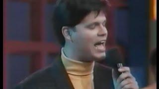 Rey Ruiz y su DEBUT En Sabado Gigante(1993) " Si me das un Beso " (((STEREO)))