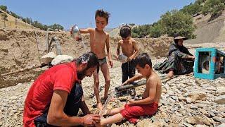Rural life. A young rural couple collaborates to care for their five children @par8484