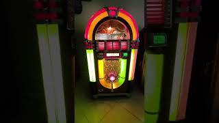 Wurlitzer 1015 Jukebox playing "On Top of old Smoky"