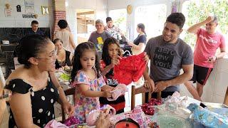 TEVE PRESENTES  PARA TODAS DA FAMILIA DANTAS NO ALMOÇO ESPECIAL DE NATAL 