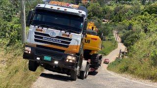 SHACMAN F3000 TRANSPORTING SHANTUI SE 470 EXCAVATOR | HEAVY HAULING #kenworth #peterbilt #truck