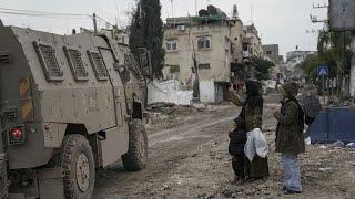 شاهد: بالآليات العسكرية والجرافات..الجيش الإسرائيلي يقتحم مخيم طولكرم ويقتل 5 فلسطينيين…