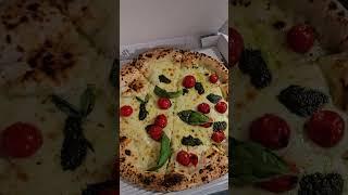 how to eat a pizza #jamiesitalian #pizza