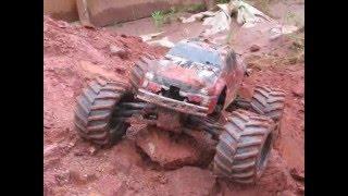 TRAXXAS EMAXX  Bashing Jumping and Crashing - BRAZIL