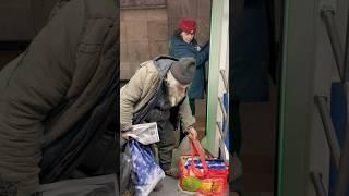 Метро в Москве кто-то сообщил о неудобном соседе