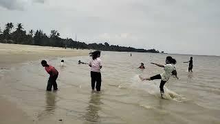 BERENANG DI PANTAI TIMUN - KUNDUR KARIMUN KEPULAUAN RIAU