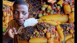 LAKE VICTORIA'S FAMOUS FOODS!!! Ugandan Food Experience in East Africa 