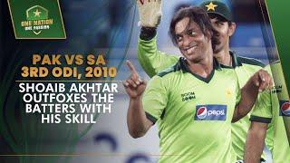 Shoaib Akhtar Outfoxes The Batters With His Skill!  | Pakistan vs South Africa 3rd ODI, 2010 | MA2A