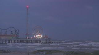 Rain starting to move into Galveston as Beryl bears down on the Texas coast