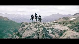 Men Use Longboards to Go Down Mountain