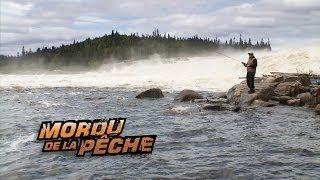 L'escalade des saumons Atlantique sur la rivière Natashquan   Mordu de la Pêche